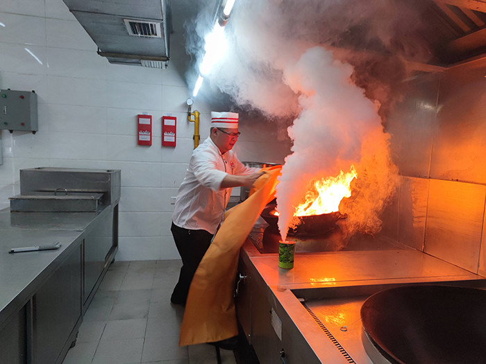 Ứng Dụng Xử Lý Dầu Mỡ Bếp Công Nghiệp trong Ngành Nhà Hàng, Khách Sạn
