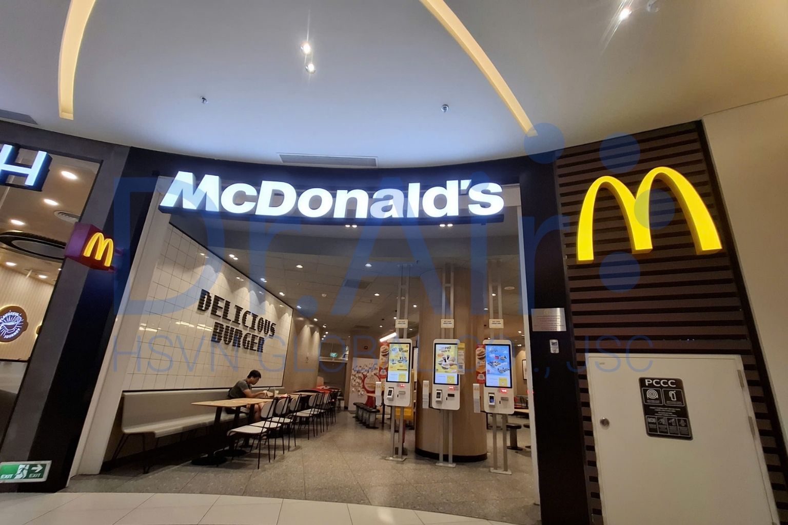 Máy lọc tĩnh điện Dr.Air KT8000 xử lý khói bếp chiên gà tại McDonald’s Hà Nội Centre