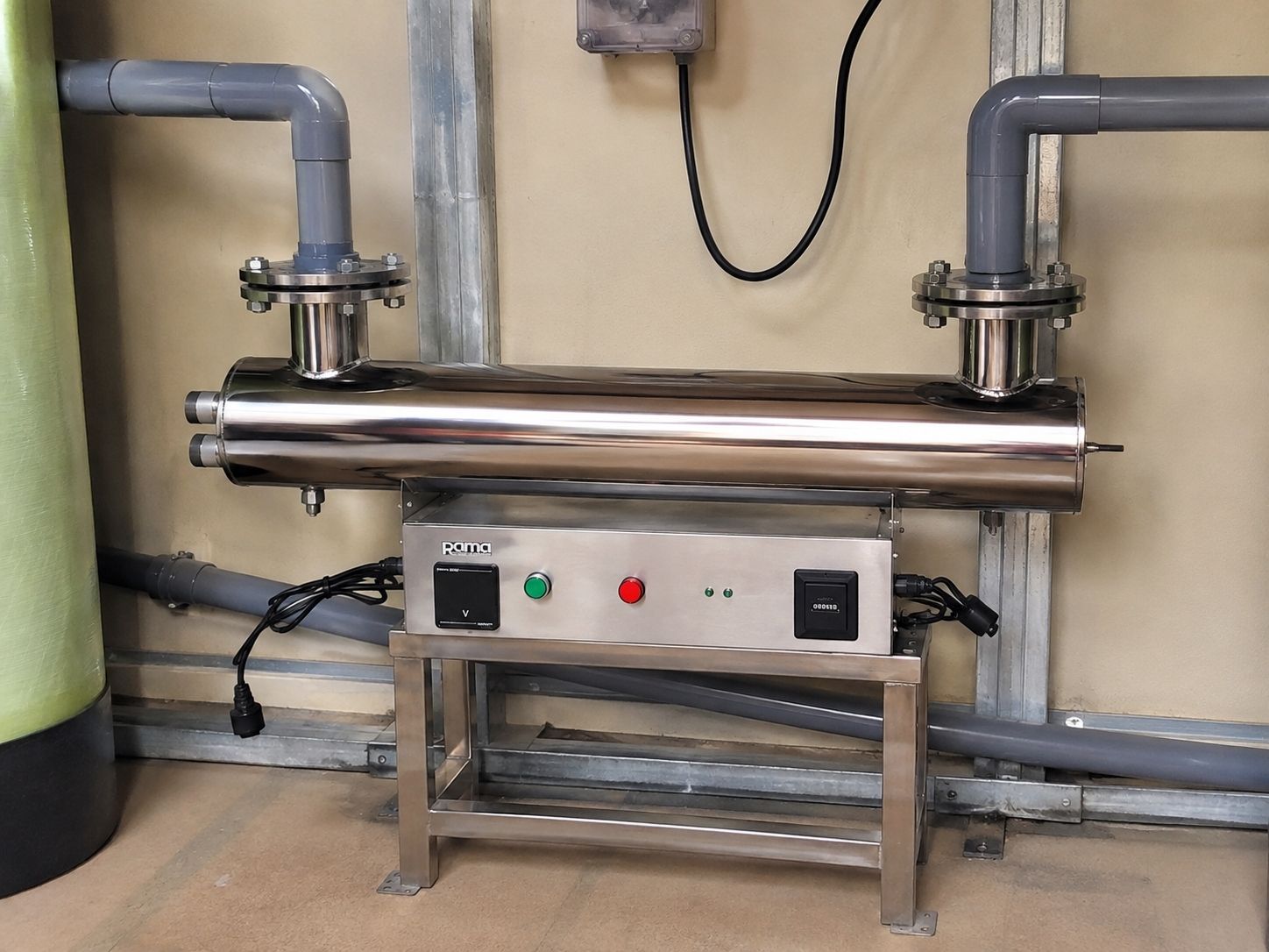 Ứng dụng thiết bị UV khử khuẩn nước trong hồ nuôi cá