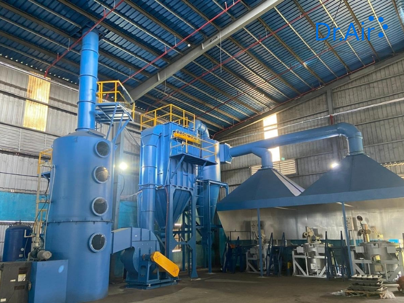 Ứng dụng thiết bị lọc khí thải công nghệ than hoạt tính tại xưởng sản xuất.