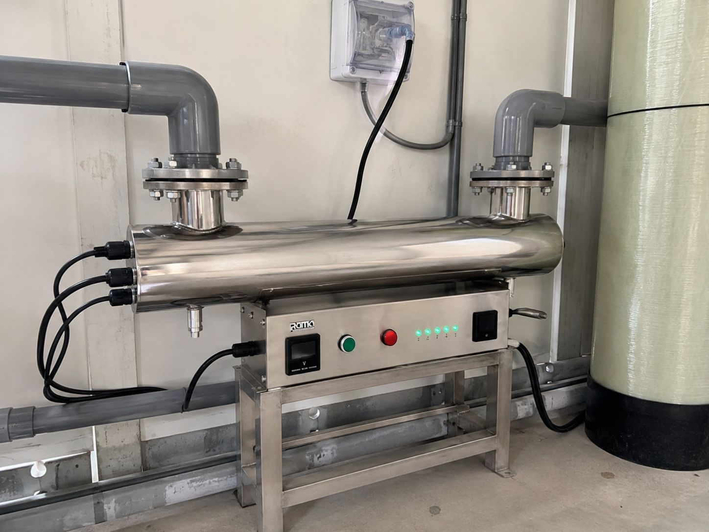Hình ảnh thực tế thiết bị UV khử trùng nước Rama RUD-4B80W