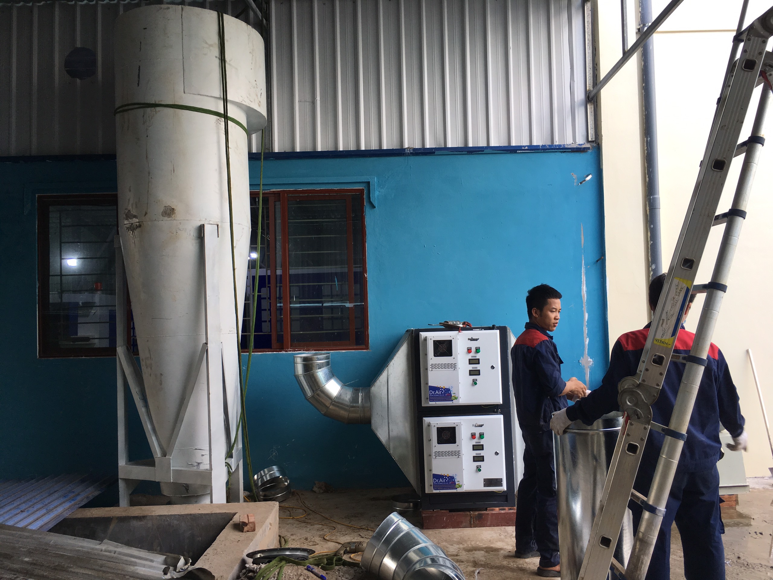 Dr.Air Electrostatic Precipitator eliminates oil smoke for iron and inox cutting workshop